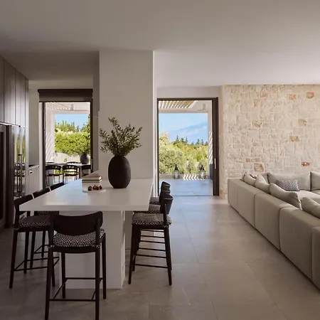 On The Rocks 7 Bedroom Koríthion