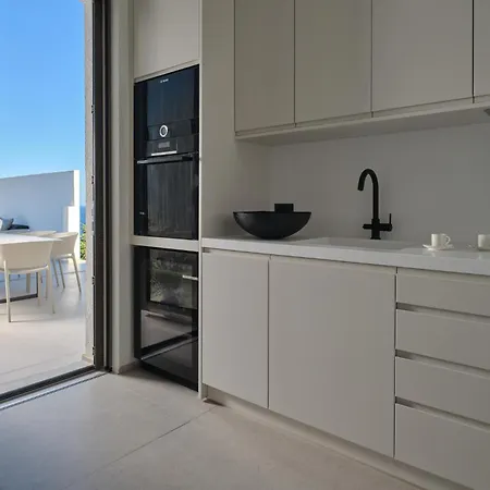 Villa On The Rocks 7 Bedroom *